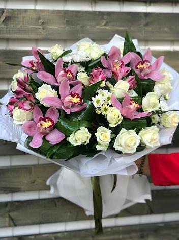 Букет цветов из: Розы и Хризантемы в Лунино
