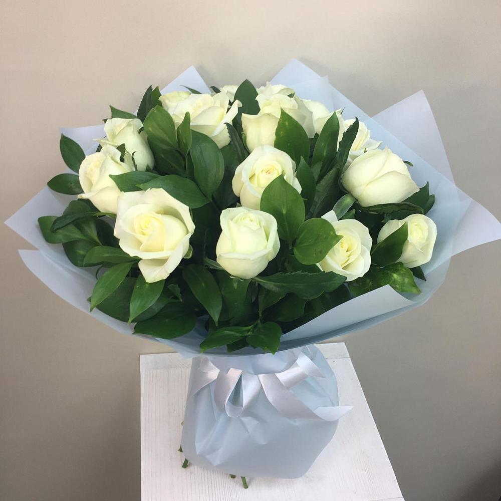 Букет 15 Белых роз Проуд в Лунино