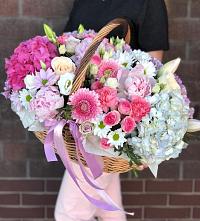 Композиция солнечный день в Лунино Цветочная композиция из Розы, Хризантемы, Пионы и Лизиантусы в корзине в Лунино