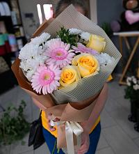 Букет цветов из:  Герберы, Розы и Хризантемы в Лунино