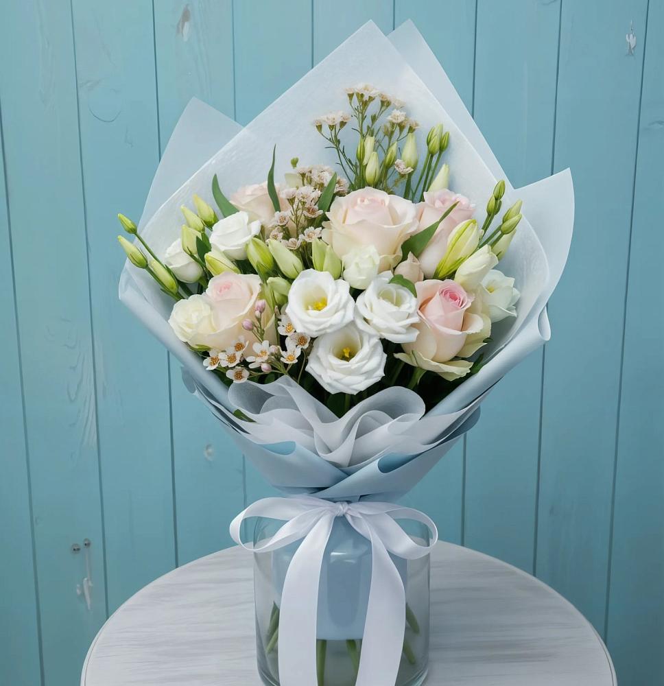 Букет цветов из: Розы и Лизиантусы в Лунино