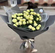 Букет Белые кустовые розы Солинеро в Лунино