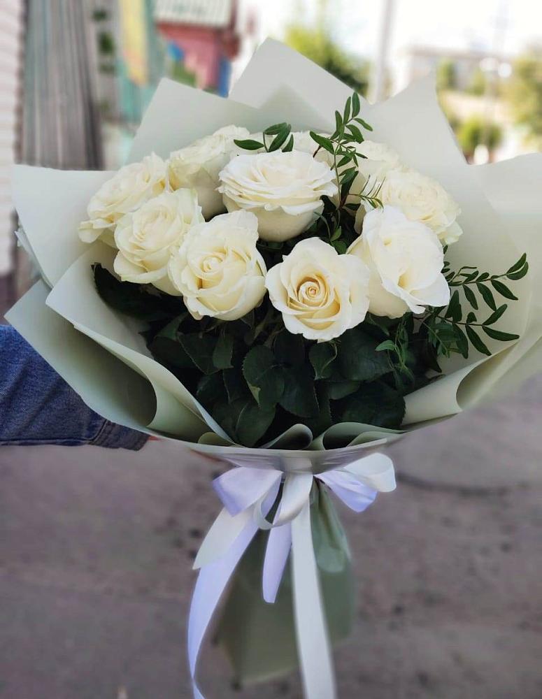 Букет Белые розы Проуд в Лунино