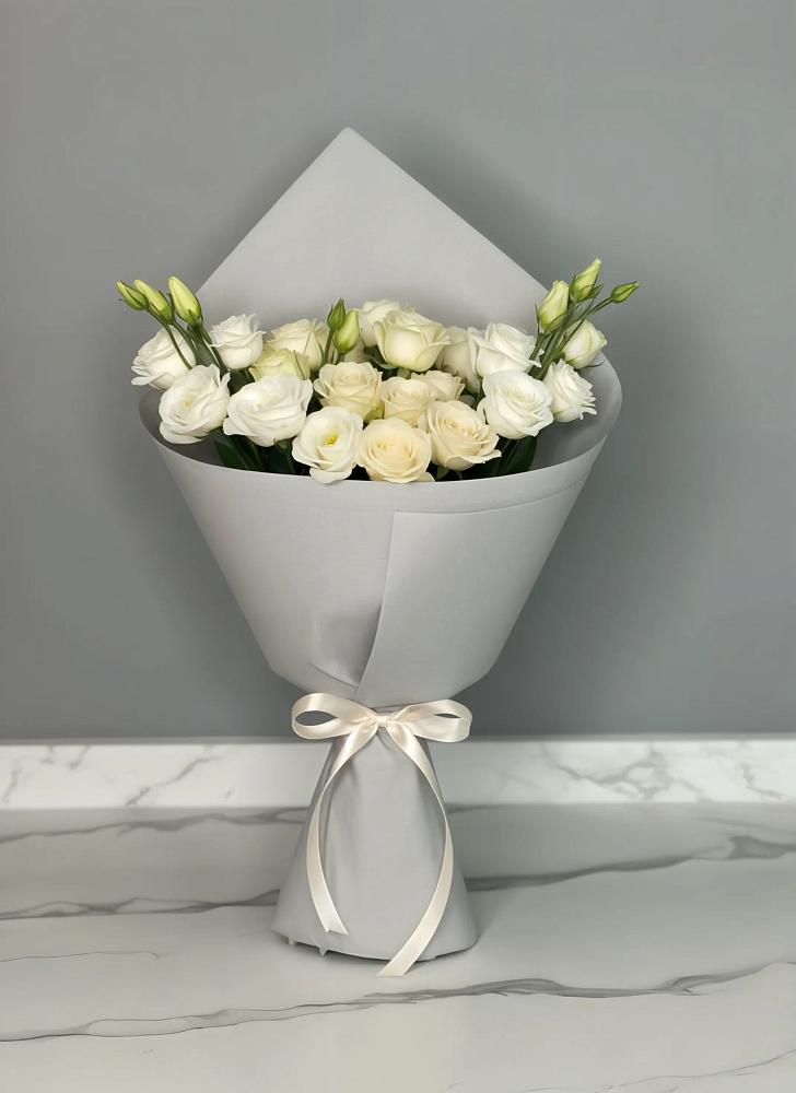 Букет цветов из: Розы и Лизиантусы в Лунино