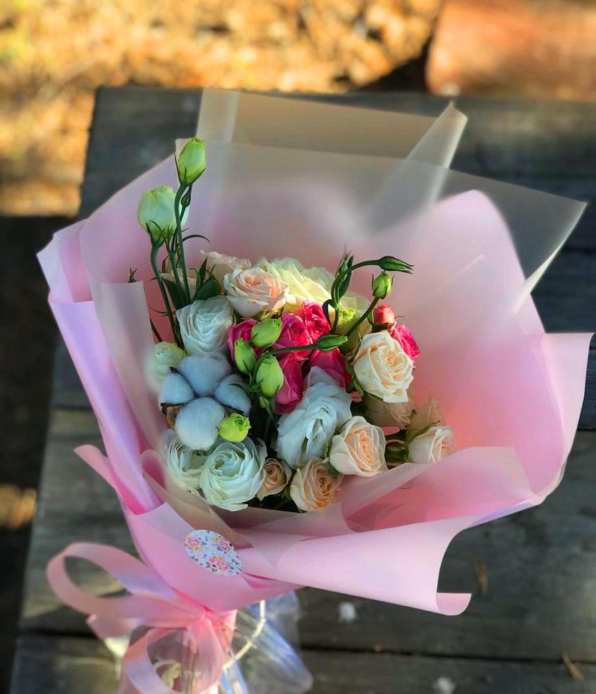 Букет цветов из: Розы и Лизиантусы в Лунино