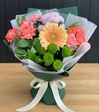 Букет цветов из:  Гвоздики, Розы, Герберы и Хризантемы в Лунино