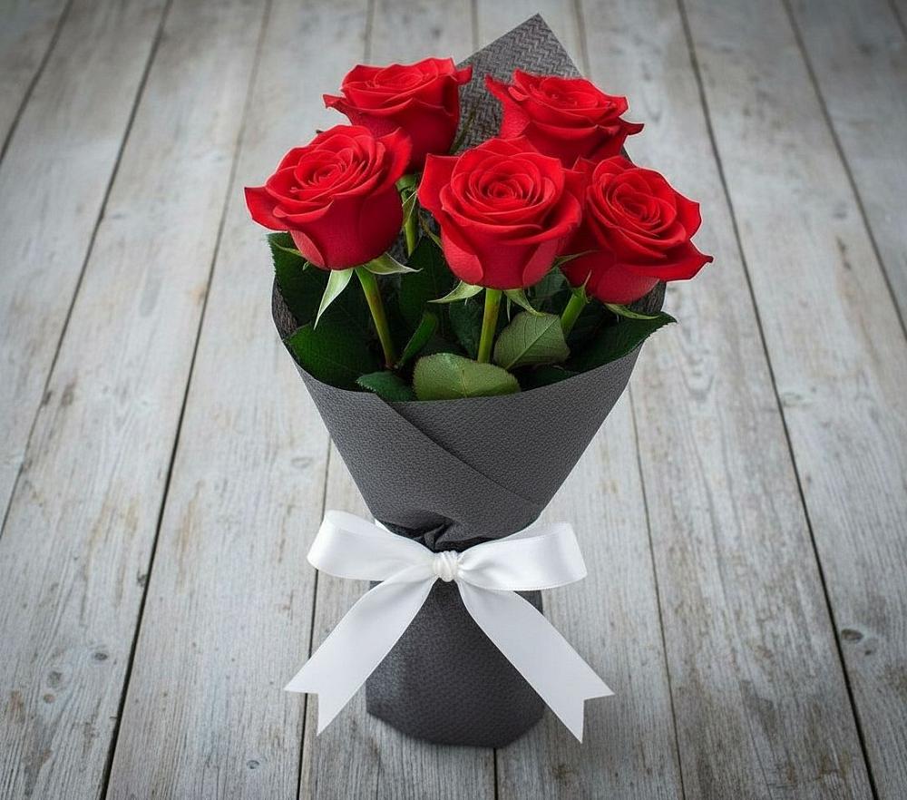 Букет 5 Красных роз Эдлесс Лав в Лунино