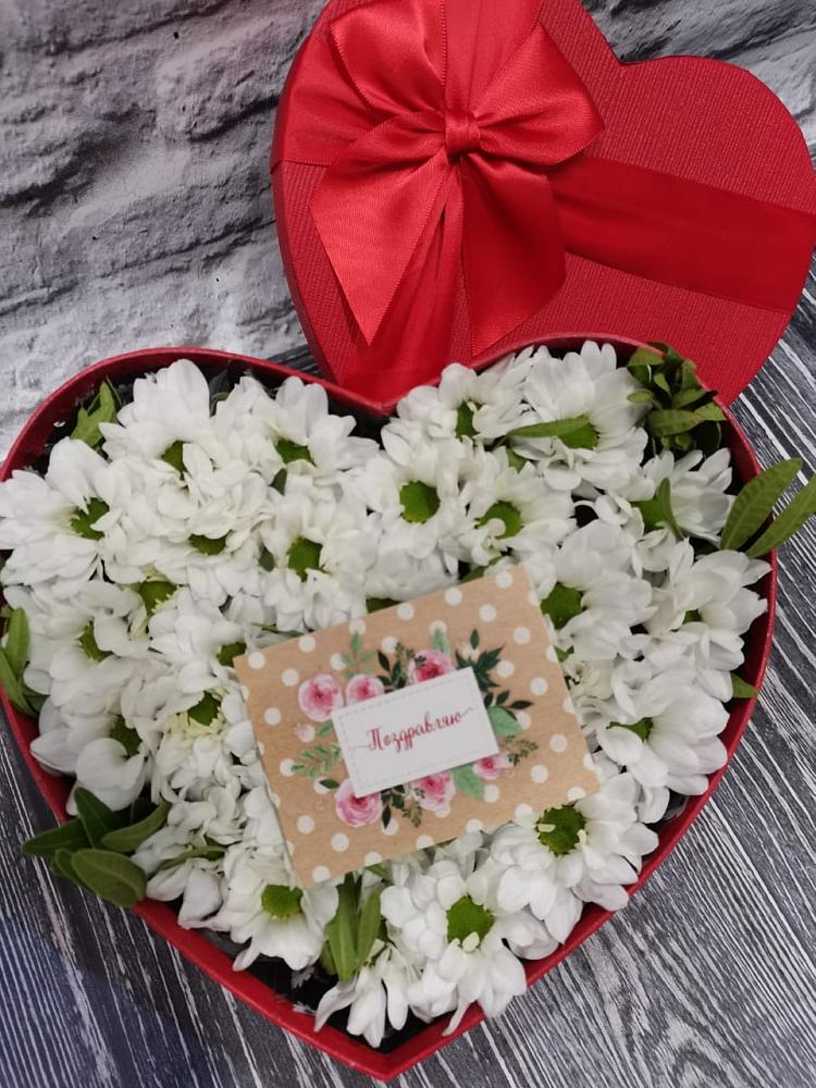 Цветочная композиция из Хризантемы в виде сердца в Лунино