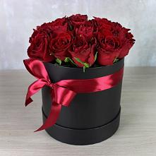 Цветочная композиция из Розы в шляпной коробке в Лунино