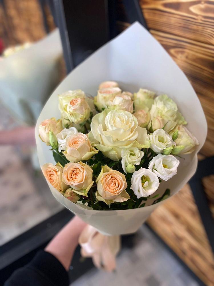 Букет цветов из: Розы и Лизиантусы в Лунино