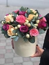 Цветочная композиция из Розы в шляпной коробке в Лунино